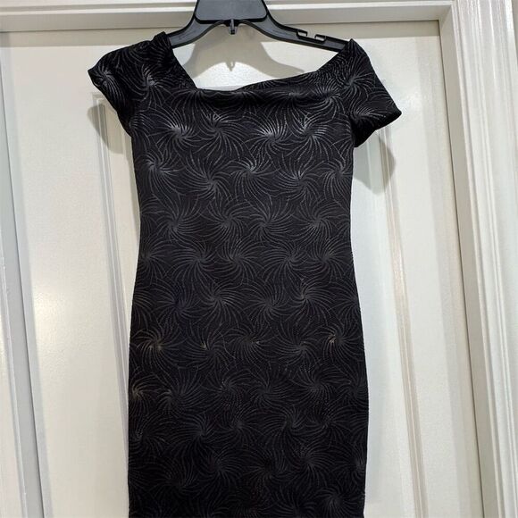 BD Juniors Dresses & Skirts - By Debra Juniors Black Off-the-Shoulder Mini Dress Party Cocktail Size 2